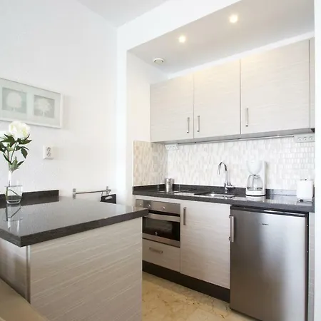 Sea Front With Spacious Balcony Santa Clara شقة توريمولينوس