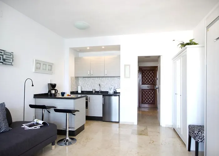 Sea Front With Spacious Balcony Santa Clara Apartment